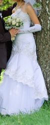 Красивое свадебное платье с золотой отделкой!!!