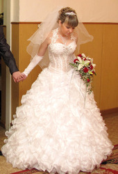 Очень красивое свадебное платье модель 2011 года