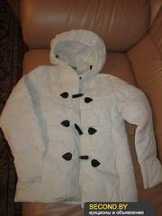 Осенняя куртка,  белого цвета,  без дефектов. На рост 152