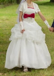 Свадебное платье с красивым бантом!